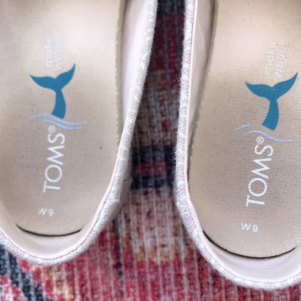 Tom’s pink shell shoes size 9